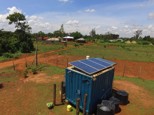 Kenia likwiduje lukę w dostępie do energii na obszarach wiejskich, tworząc ponad 130 mikrosieci fotowoltaicznych