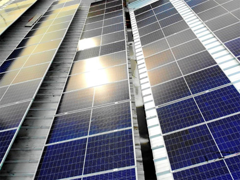 maruti suzuki indie instaluje zadaszenie słoneczne o mocy 20 MW w swojej fabryce manesar

